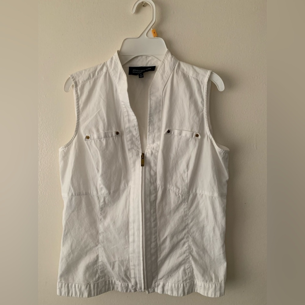 Jones New York Cream Sleeveless Vest
